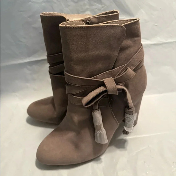 Just Fab Landry Bootie Never worn size 9 - Picture 2 of 9